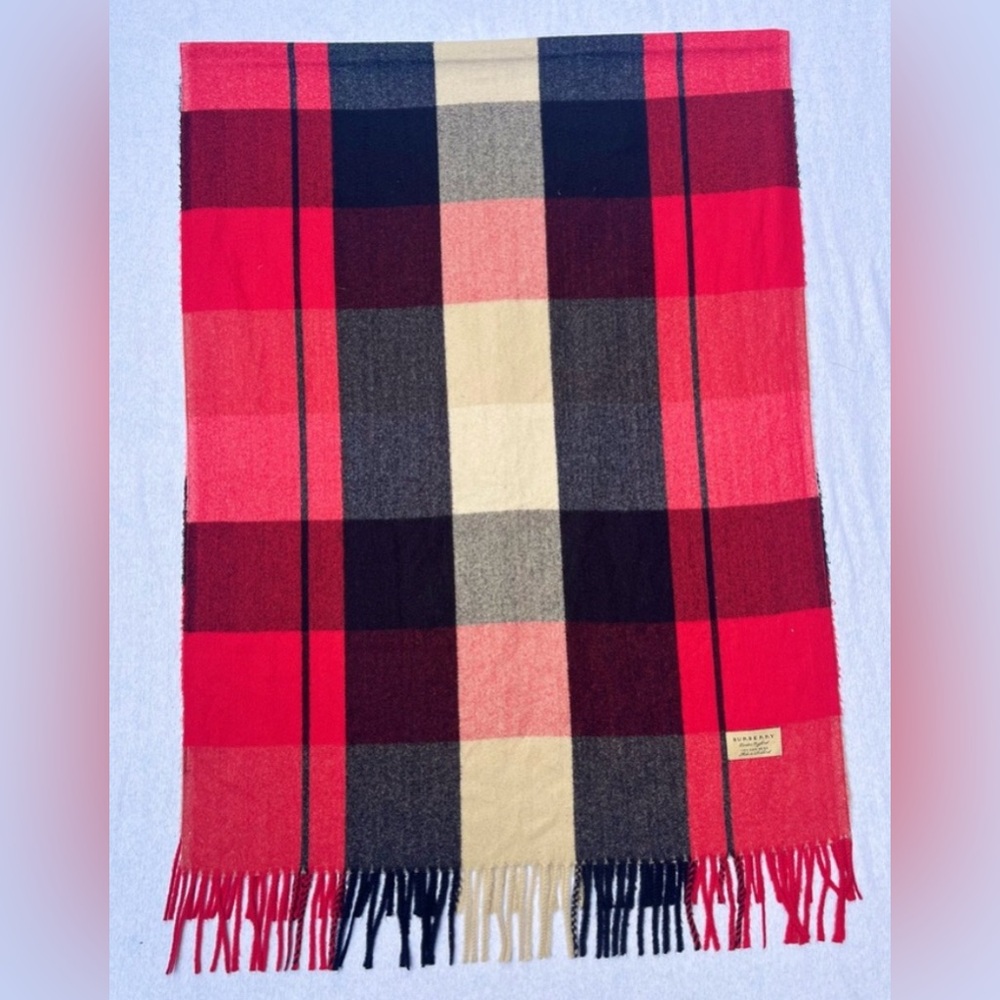 Authentic red Burberry scarf 💯 cashmere